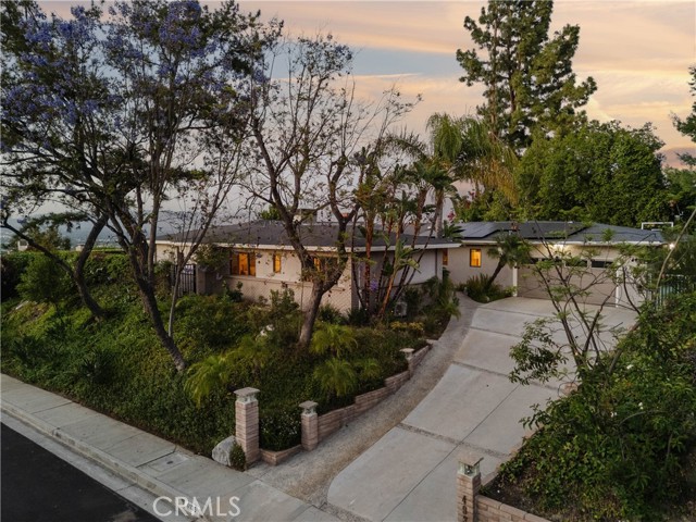 4935 Calvin Avenue, Tarzana CA: https://media.crmls.org/medias/756420d2-f96c-4934-a03a-e83fa2d7ba76.jpg
