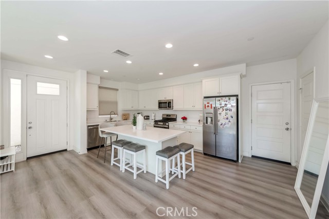 Detail Gallery Image 9 of 29 For 13810 Cameron Ct, Baldwin Park,  CA 91706 - 4 Beds | 2/1 Baths