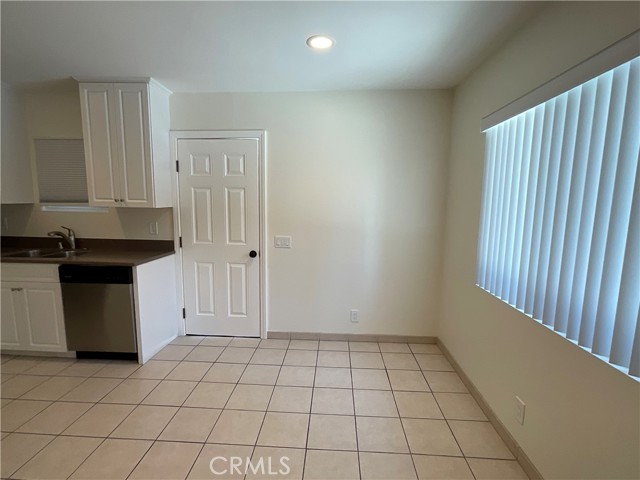 2641 Santa Ana Avenue, Costa Mesa CA: https://media.crmls.org/medias/756566b0-5658-4ed2-b711-528ca20e55fa.jpg