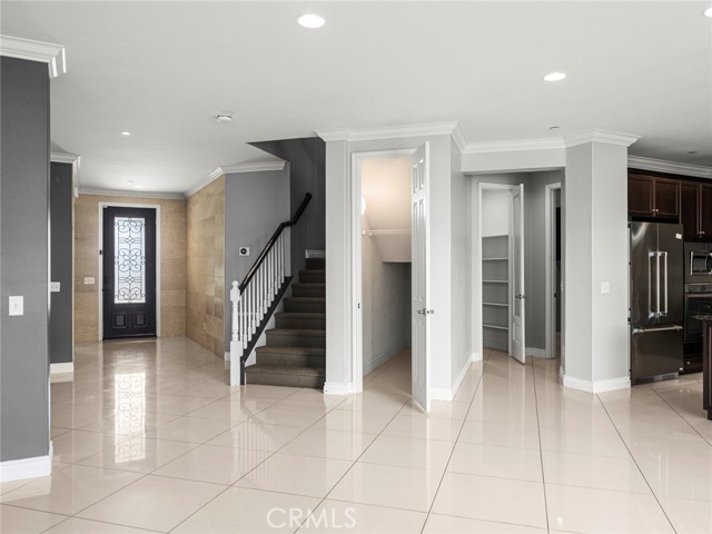 28002 Kenny Lane, Saugus CA: https://media.crmls.org/medias/7565939b-b3f9-4bab-b31d-6545c67edd38.jpg