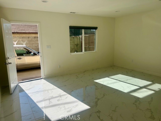 Detail Gallery Image 10 of 27 For 5945 Riverton Ave, North Hollywood,  CA 91601 - 2 Beds | 2 Baths