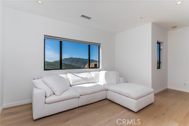 Detail Gallery Image 15 of 42 For 717 Latigo Canyon Rd, Malibu,  CA 90265 - 3 Beds | 3 Baths