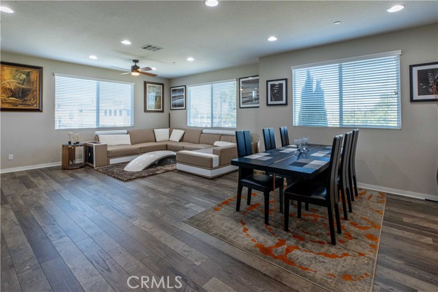 Detail Gallery Image 4 of 28 For 5786 Acacia Ln, Lakewood,  CA 90712 - 3 Beds | 2/2 Baths