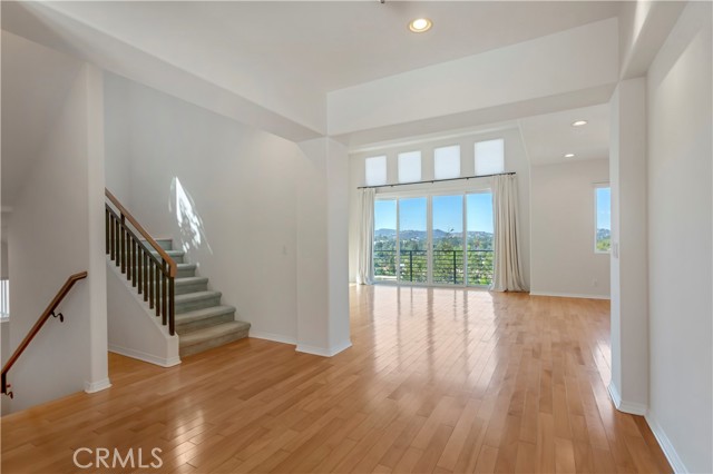 Detail Gallery Image 6 of 43 For 5678 Como Circle, Woodland Hills,  CA 91367 - 5 Beds | 3/1 Baths