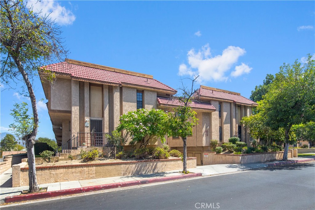 28 S Chapel Avenue