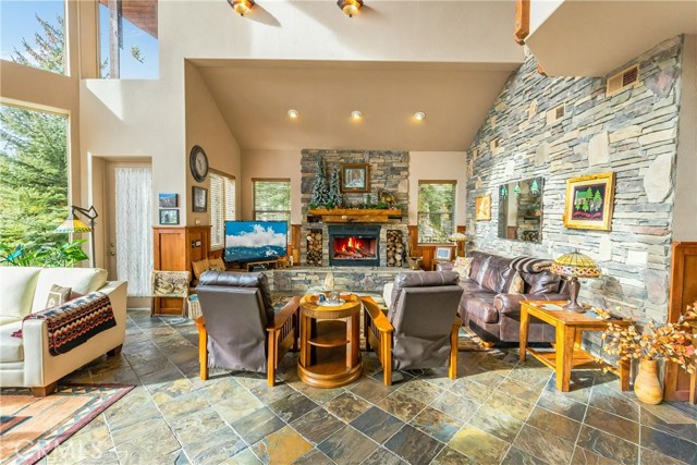 Detail Gallery Image 7 of 44 For 39255 Seminole, Fawnskin,  CA 92333 - 5 Beds | 4/1 Baths