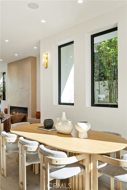 10840 Queensland, Los Angeles CA: https://media.crmls.org/medias/75670496-427c-43da-9060-1369c7d7a5c5.jpg