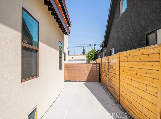 Detail Gallery Image 23 of 24 For 2338 S Cloverdale Ave, Los Angeles,  CA 90016 - 3 Beds | 2 Baths