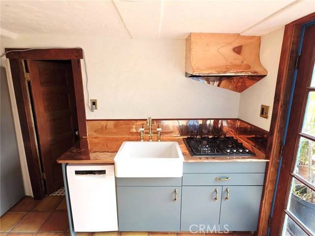 1403 Avon Park, Los Angeles CA: https://media.crmls.org/medias/7567b9d3-8934-4fbf-9e29-e8085d0765dd.jpg