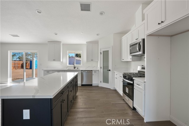 Detail Gallery Image 17 of 49 For 19056 Goleta St, Hesperia,  CA 92345 - 4 Beds | 2/1 Baths