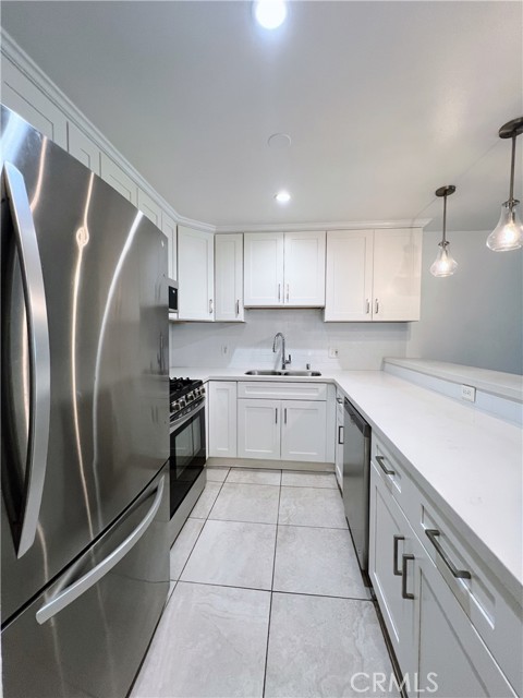 Detail Gallery Image 11 of 26 For 1940 N Highland Ave #25,  Los Angeles,  CA 90068 - 2 Beds | 2 Baths
