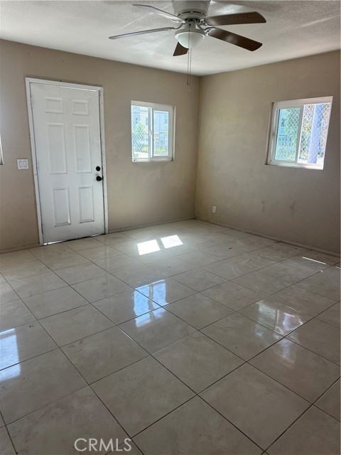 Detail Gallery Image 9 of 15 For 1121 N Anaheim Bld #2,  Anaheim,  CA 92801 - 4 Beds | 2 Baths