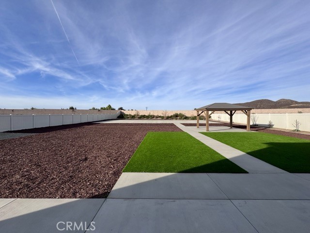 https://media.crmls.org/medias/756b4d23-1be5-431b-93d0-dc89d6685f24.jpg?preset=X-Large