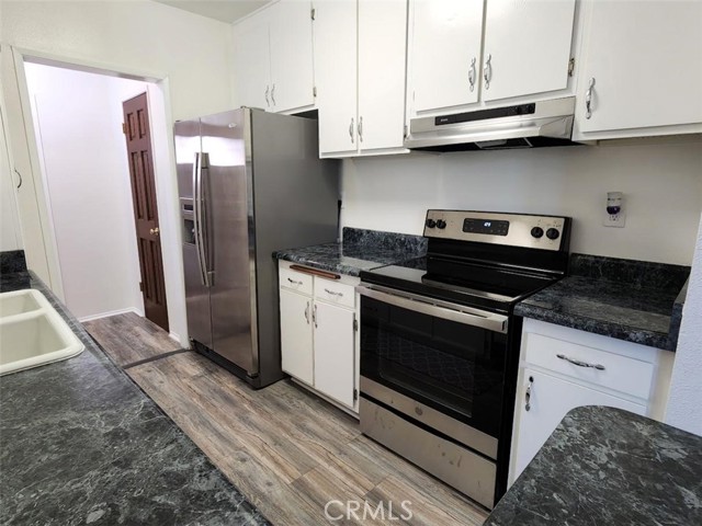 Detail Gallery Image 3 of 25 For 18307 Burbank Bld #14,  Tarzana,  CA 91356 - 2 Beds | 2 Baths