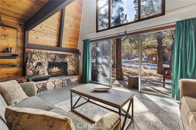 Detail Gallery Image 5 of 30 For 189 Moreno Lane, Sugarloaf,  CA 92386 - 2 Beds | 1 Baths