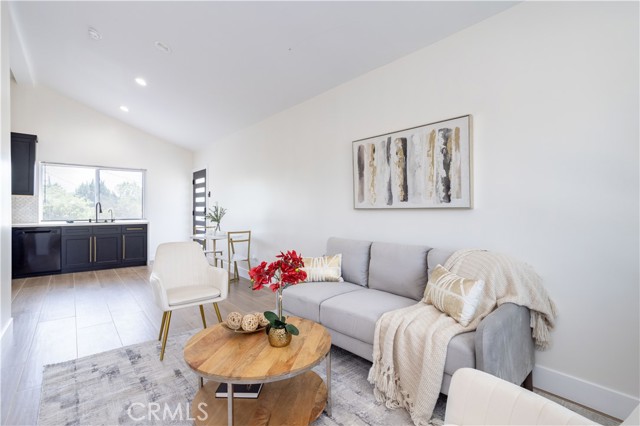 Detail Gallery Image 37 of 53 For 20133 Superior St, Chatsworth,  CA 91311 - 4 Beds | 3 Baths