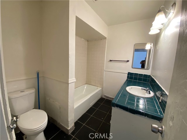 1108 Monterey Street, Bakersfield CA: https://media.crmls.org/medias/756e650b-7667-4127-b0dd-2efefbde5e94.jpg
