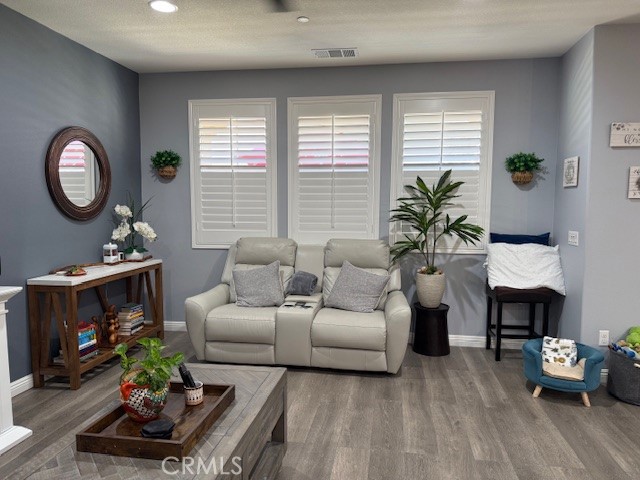 16001 Chase Road, Fontana CA: https://media.crmls.org/medias/756e8be2-1d2d-4b88-a258-61514eefd9f5.jpg