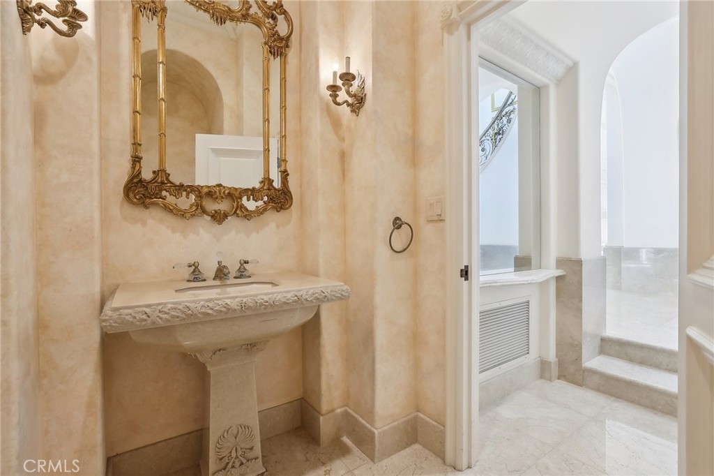 https://media.crmls.org/medias/756faeaf-abaf-4739-a606-b4a672fd19bd.jpg?preset=X-Large