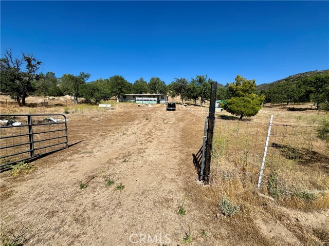 Detail Gallery Image 8 of 9 For 18216 Thompson Canyon Ave, Caliente,  CA 93518 - 2 Beds | 1 Baths