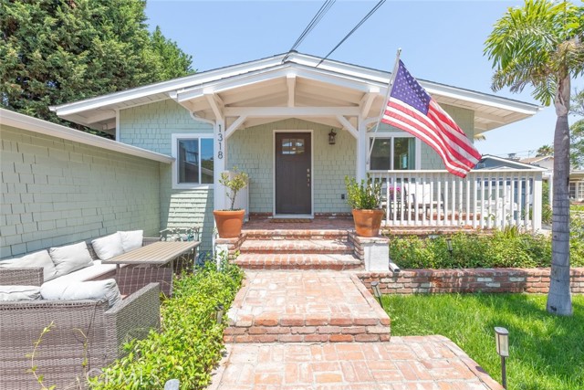 1320 Bush Street, San Diego CA: https://media.crmls.org/medias/75700e18-8d56-4f85-aa39-317d3eef540c.jpg