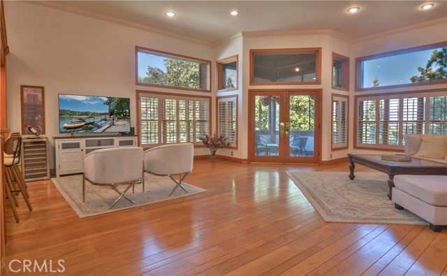 971 Grass Valley, Lake Arrowhead CA: https://media.crmls.org/medias/7570fc21-2976-4346-9f4b-ab6eaca078ad.jpg