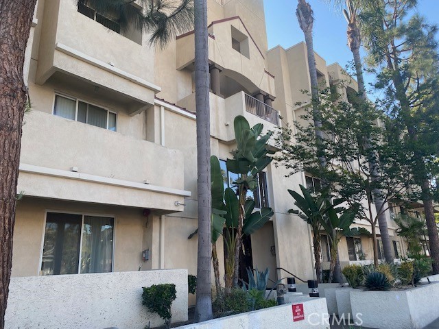 Detail Gallery Image 1 of 17 For 535 Magnolia Ave #101,  Long Beach,  CA 90802 - 2 Beds | 2 Baths
