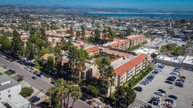 1775 Diamond Street, San Diego CA: https://media.crmls.org/medias/7573e3ee-87f9-4d73-b1ed-5cc635e3565d.jpg
