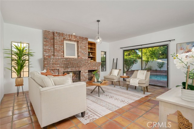 3229 Raintree Avenue, Torrance CA: https://media.crmls.org/medias/75743982-c417-4f34-ab21-3ce511e70c1f.jpg