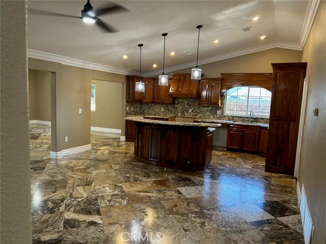 8138 Camelot Road, Riverside CA: https://media.crmls.org/medias/7576ad55-b3df-4ea5-925c-59f05cb7d7ec.jpg