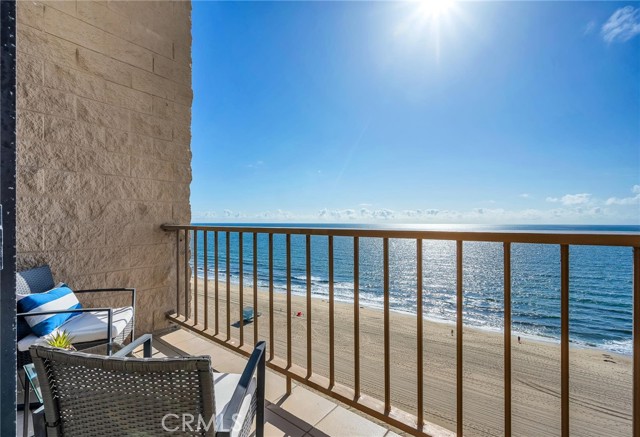 727 Esplanade, Redondo Beach, California 90277, 2 Bedrooms Bedrooms, ,1 BathroomBathrooms,Residential,Sold,Esplanade,SB24074186