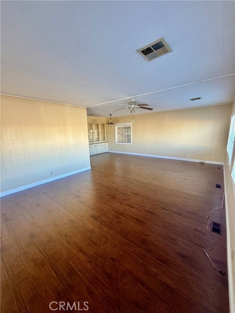 27601 Sun City Boulevard, Menifee CA: https://media.crmls.org/medias/75779c19-c877-4960-951a-352072752f03.jpg