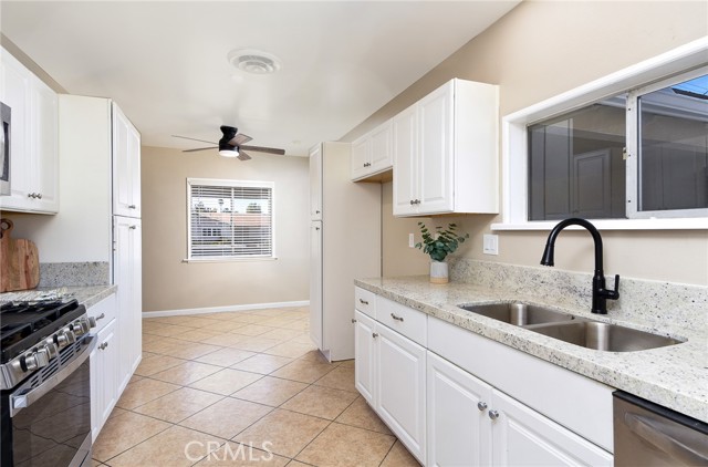 Detail Gallery Image 11 of 36 For 248 N Palm Ave, Hemet,  CA 92543 - 3 Beds | 2/1 Baths