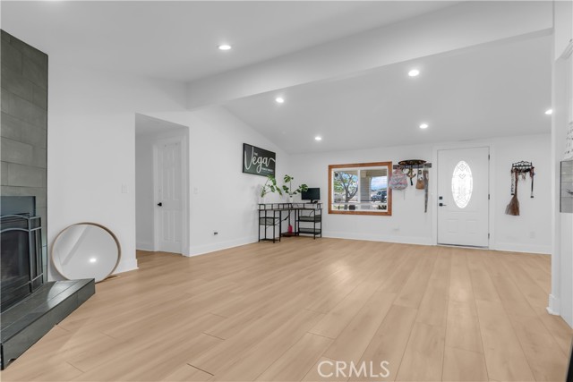 Detail Gallery Image 12 of 51 For 9888 Trinity, Oak Hills,  CA 92344 - 6 Beds | 2 Baths