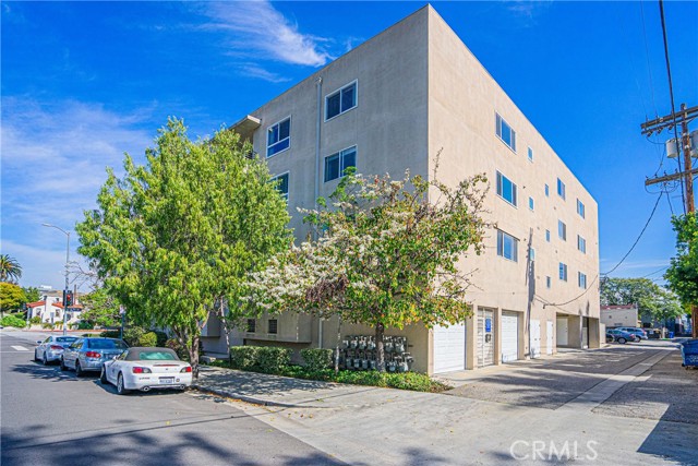 Detail Gallery Image 1 of 1 For 5764 San Vicente Bld #303,  Los Angeles,  CA 90019 - 2 Beds | 2/1 Baths