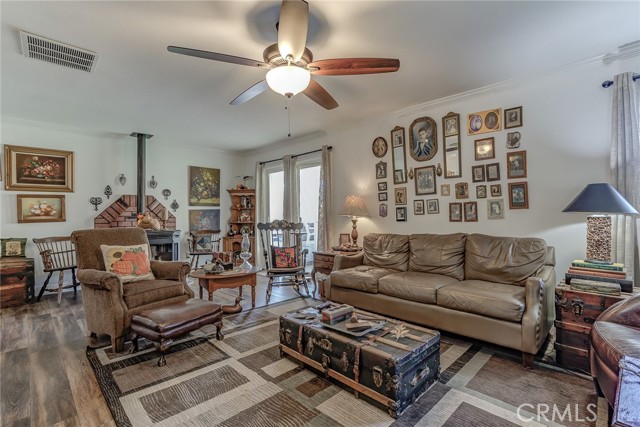 Detail Gallery Image 10 of 54 For 18601 Stallion Dr, Red Bluff,  CA 96080 - 3 Beds | 2 Baths