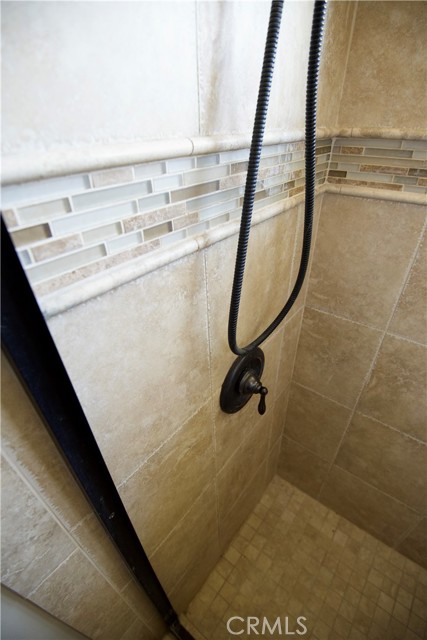 Detail Gallery Image 14 of 19 For 10008 Geneva, Montclair,  CA 91763 - 4 Beds | 1/1 Baths