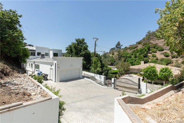 Detail Gallery Image 54 of 65 For 9484 Gloaming Dr, Beverly Hills,  CA 90210 - 4 Beds | 4 Baths