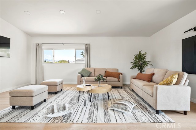 Detail Gallery Image 2 of 38 For 9150 10th Ave, Hesperia,  CA 92345 - 6 Beds | 3 Baths