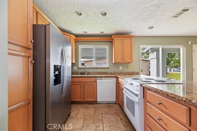 Detail Gallery Image 8 of 26 For 3676 Bartlett Ave., Oceanside,  CA 92057 - 2 Beds | 2 Baths