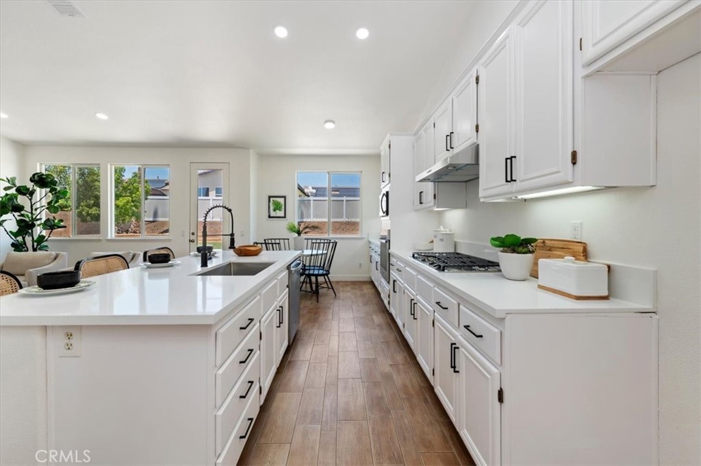 https://media.crmls.org/medias/757cebf7-02c2-4305-9d4f-12cfadb3842e.jpg?preset=X-Large