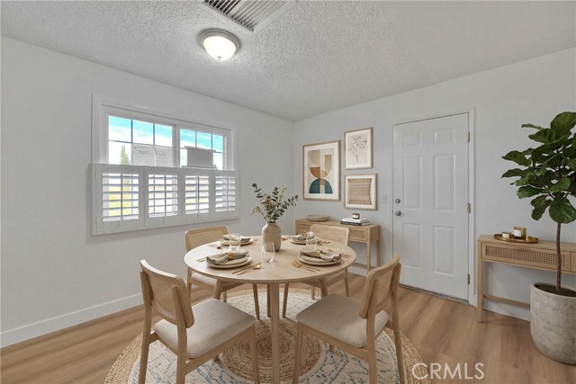 Detail Gallery Image 2 of 21 For 22133 Thunderbird, Apple Valley,  CA 92307 - 2 Beds | 1 Baths