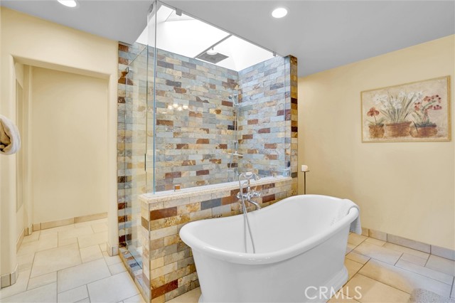 Detail Gallery Image 20 of 43 For 10650 Owensmouth Ave, Chatsworth,  CA 91311 - 5 Beds | 4/1 Baths