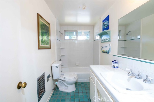 22654 Dolorosa Street, Woodland Hills CA: https://media.crmls.org/medias/757e163d-bdff-4e0b-9758-e32a1f4ef049.jpg