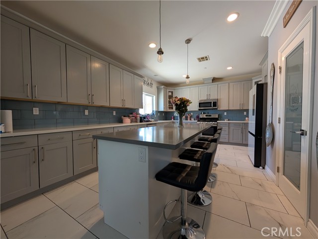 Detail Gallery Image 6 of 27 For 24116 Kernwood Dr, Moreno Valley,  CA 92557 - 4 Beds | 2 Baths