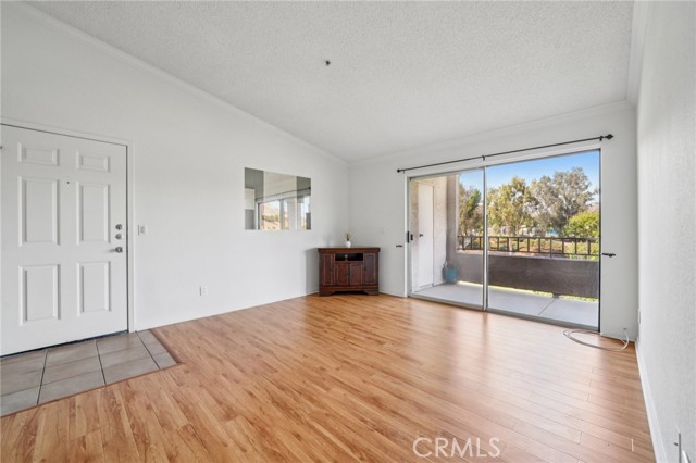 Detail Gallery Image 4 of 39 For 1995 Las Colinas Cir #307,  Corona,  CA 92879 - 2 Beds | 2 Baths