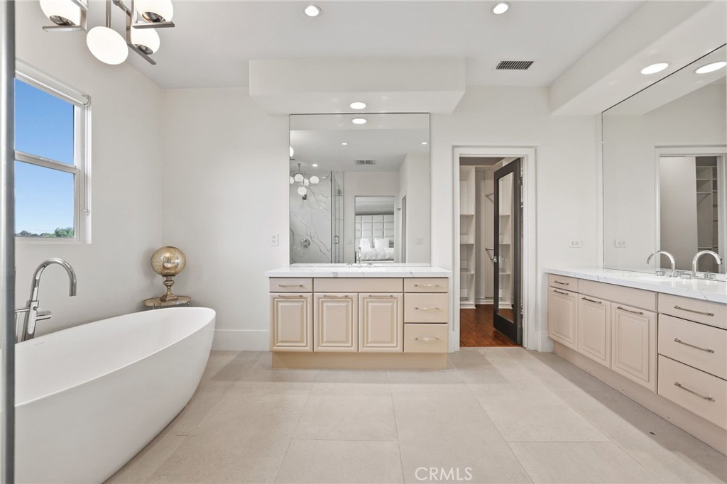 MLS #OC25222504 image #44