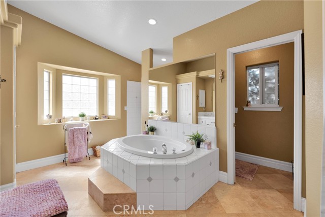 12958 Ranchero Road, Oak Hills CA: https://media.crmls.org/medias/757fef4a-c37e-4905-8a2e-6f8da276dd78.jpg