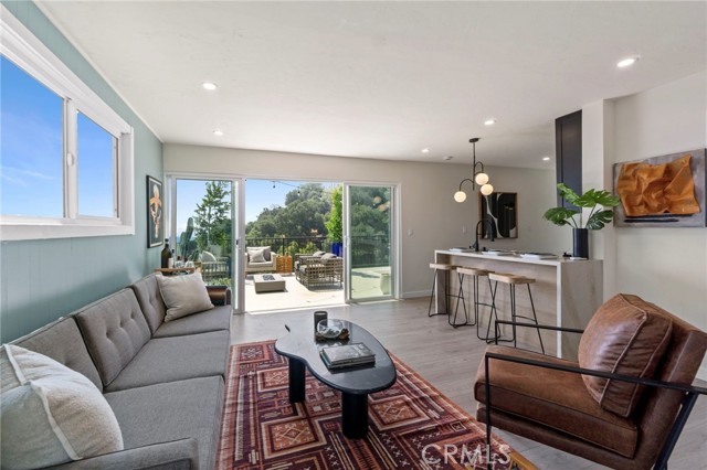 Detail Gallery Image 5 of 36 For 7010 Loyal Trl, Los Angeles,  CA 90068 - 2 Beds | 3 Baths