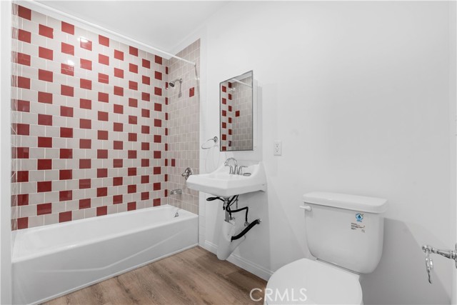 217 W Avenue 37, Cypress Park CA: https://media.crmls.org/medias/75828489-f904-46e1-9bd6-eb527930b9f5.jpg